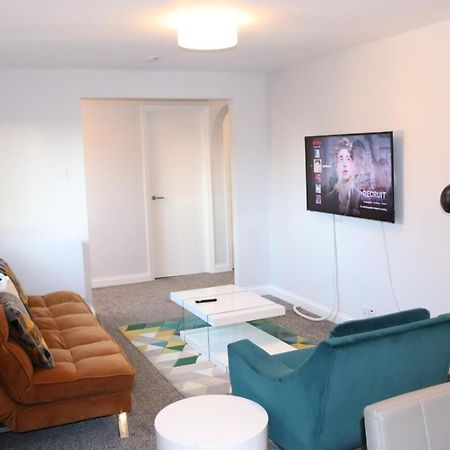 Garland Modern Apartment With Private Garden & Parking Dartford 5 Bagian luar foto
