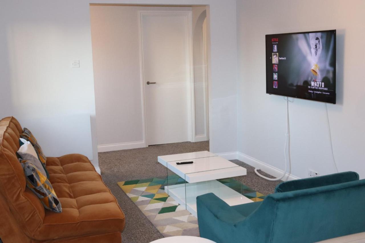 Garland Modern Apartment With Private Garden & Parking Dartford 5 Bagian luar foto