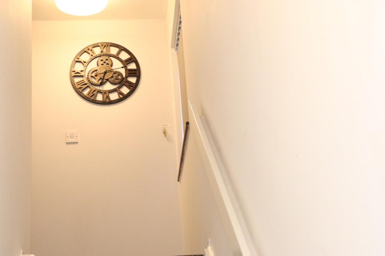 Garland Modern Apartment With Private Garden & Parking Dartford 5 Bagian luar foto