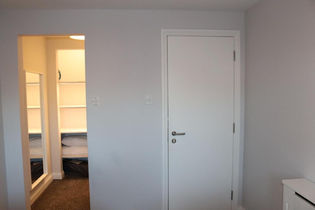 Garland Modern Apartment With Private Garden & Parking Dartford 5 Bagian luar foto