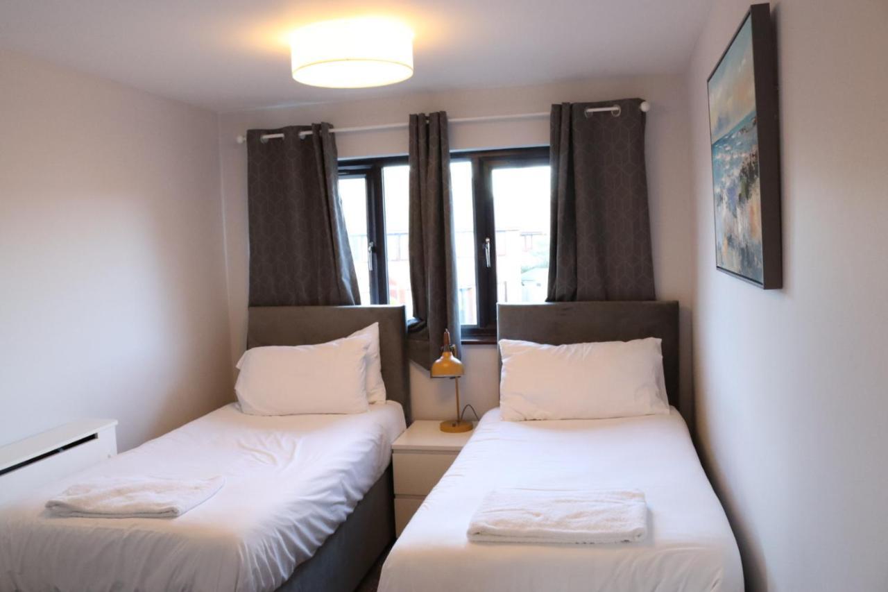 Garland Modern Apartment With Private Garden & Parking Dartford 5 Bagian luar foto
