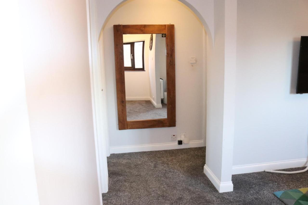 Garland Modern Apartment With Private Garden & Parking Dartford 5 Bagian luar foto