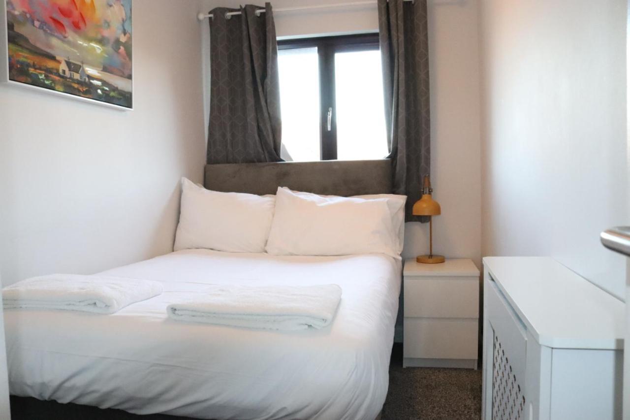 Garland Modern Apartment With Private Garden & Parking Dartford 5 Bagian luar foto