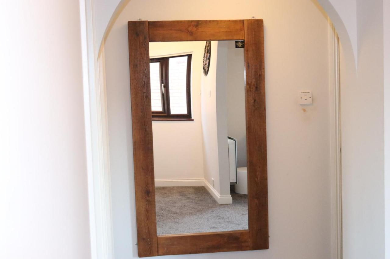 Garland Modern Apartment With Private Garden & Parking Dartford 5 Bagian luar foto