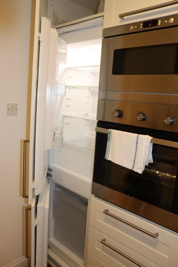 Garland Modern Apartment With Private Garden & Parking Dartford 5 Bagian luar foto