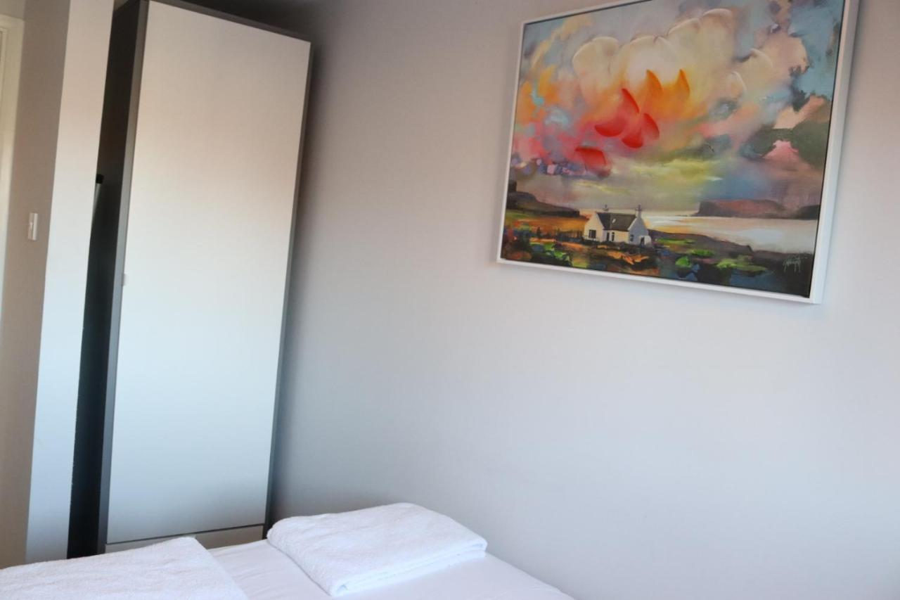 Garland Modern Apartment With Private Garden & Parking Dartford 5 Bagian luar foto