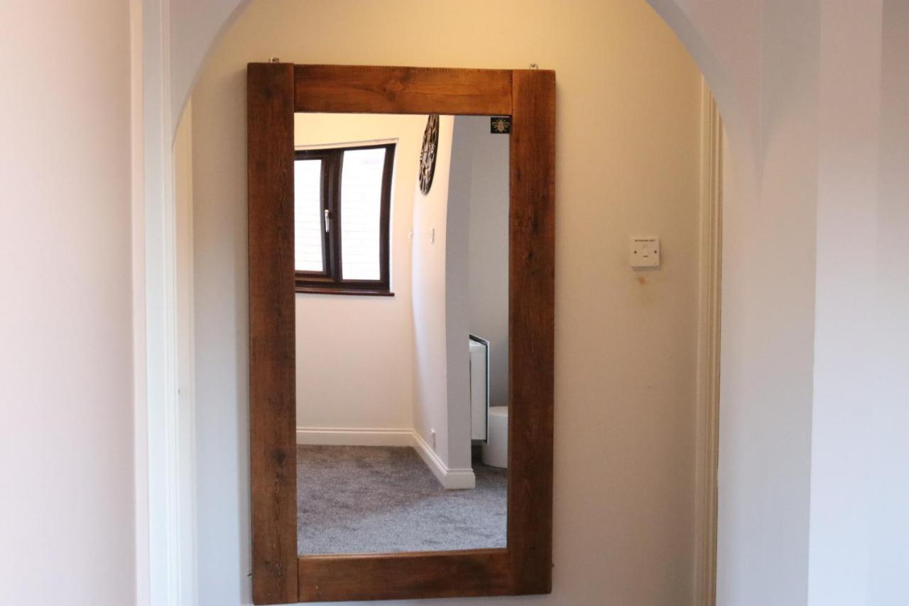 Garland Modern Apartment With Private Garden & Parking Dartford 5 Bagian luar foto