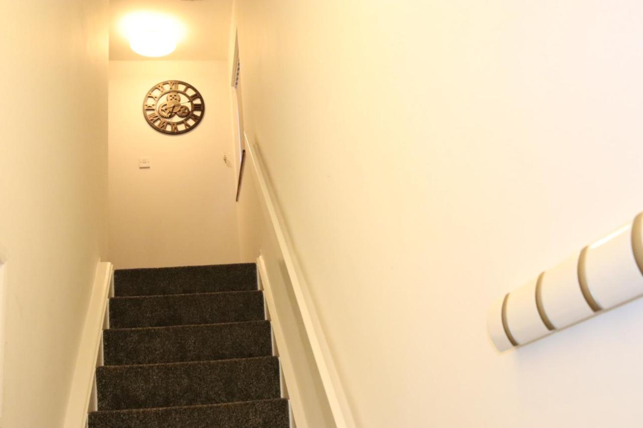 Garland Modern Apartment With Private Garden & Parking Dartford 5 Bagian luar foto