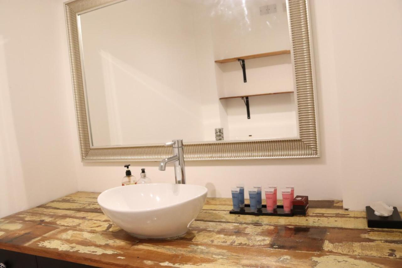Garland Modern Apartment With Private Garden & Parking Dartford 5 Bagian luar foto