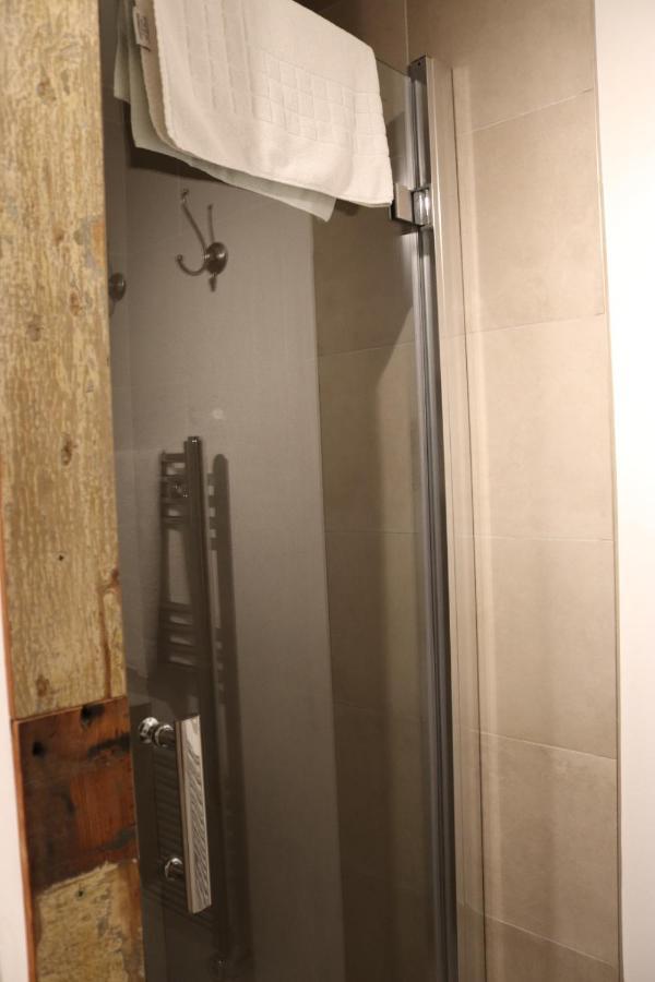 Garland Modern Apartment With Private Garden & Parking Dartford 5 Bagian luar foto