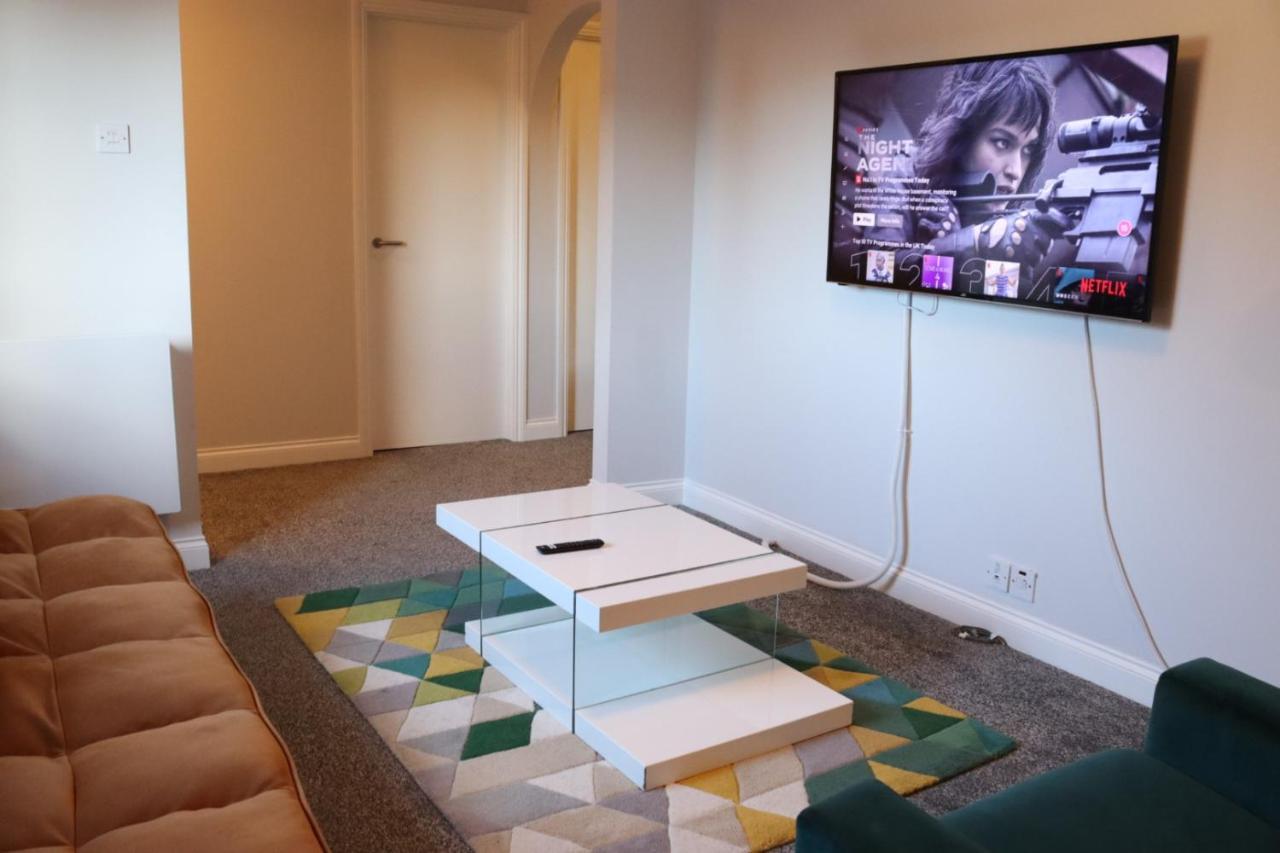 Garland Modern Apartment With Private Garden & Parking Dartford 5 Bagian luar foto