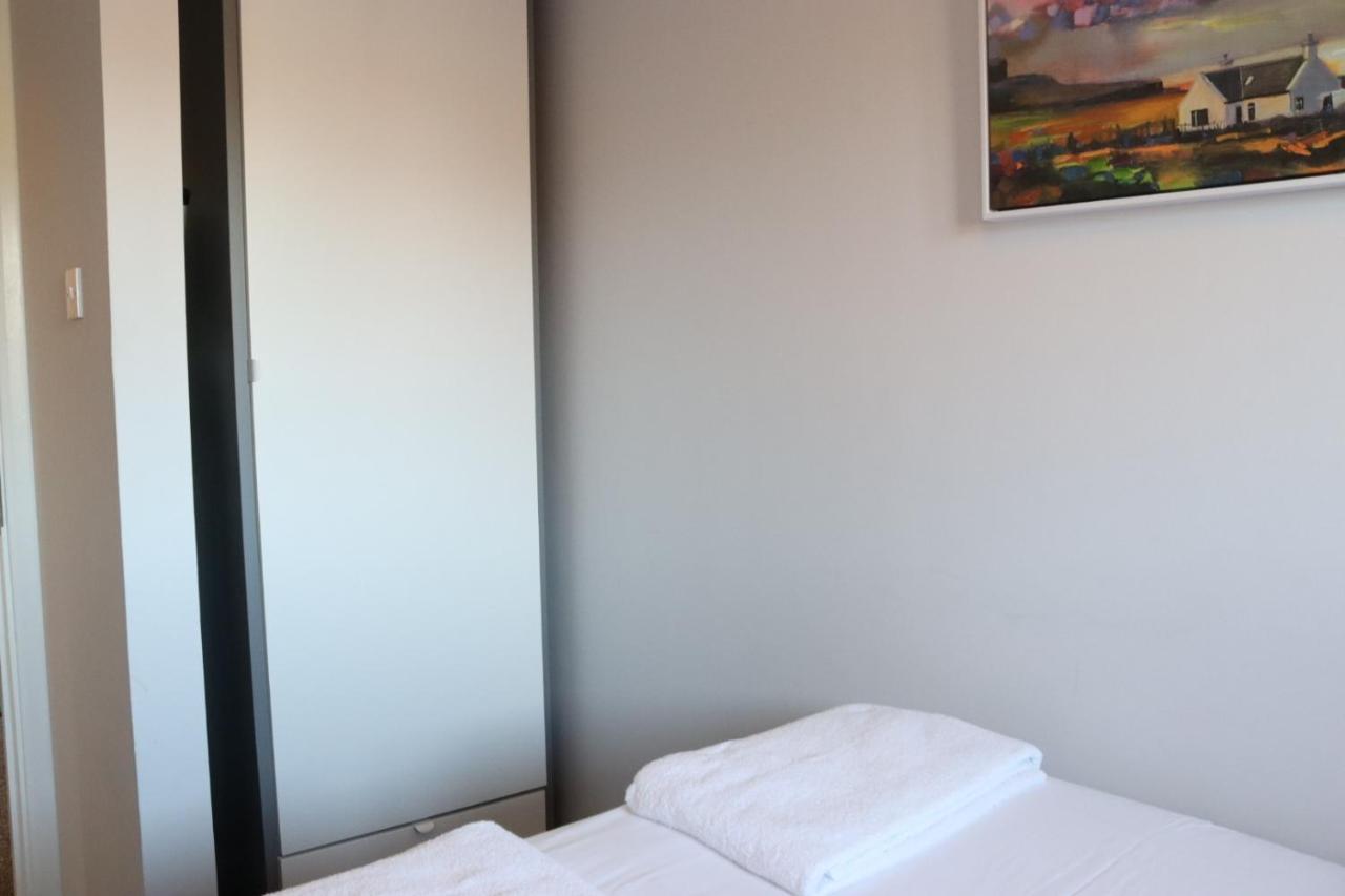 Garland Modern Apartment With Private Garden & Parking Dartford 5 Bagian luar foto