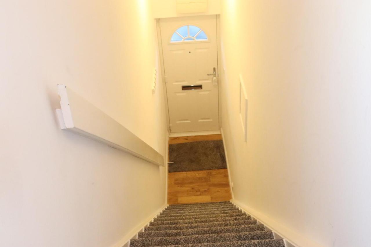 Garland Modern Apartment With Private Garden & Parking Dartford 5 Bagian luar foto