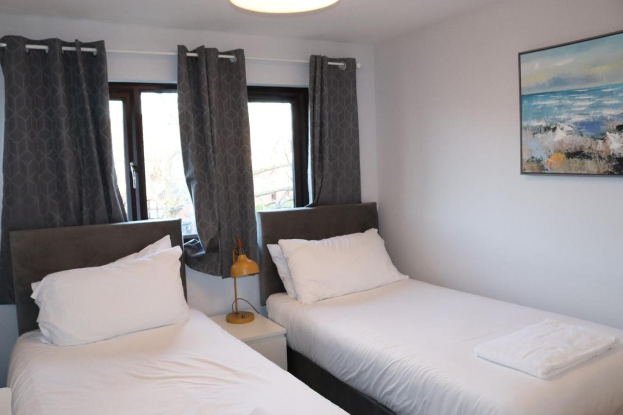 Garland Modern Apartment With Private Garden & Parking Dartford 5 Bagian luar foto